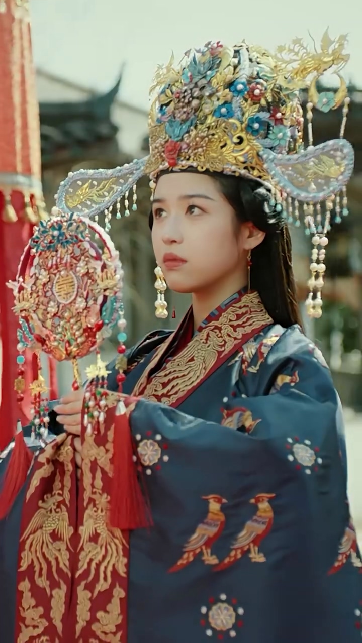 穿书后反派大佬偏宠我第01集